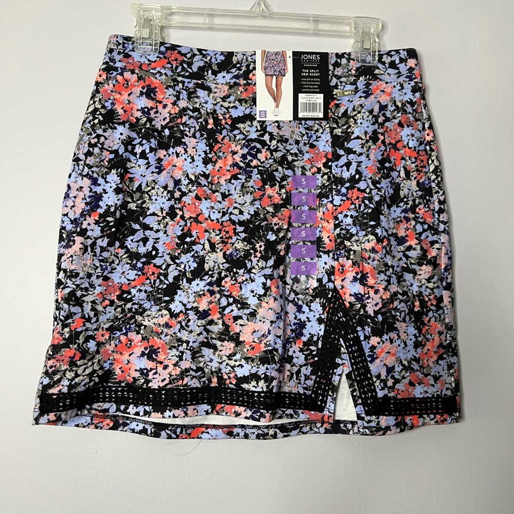 🌟3 for $25🌟

NWT Jones New York Women’s Floral Print Skort - Black and Pink